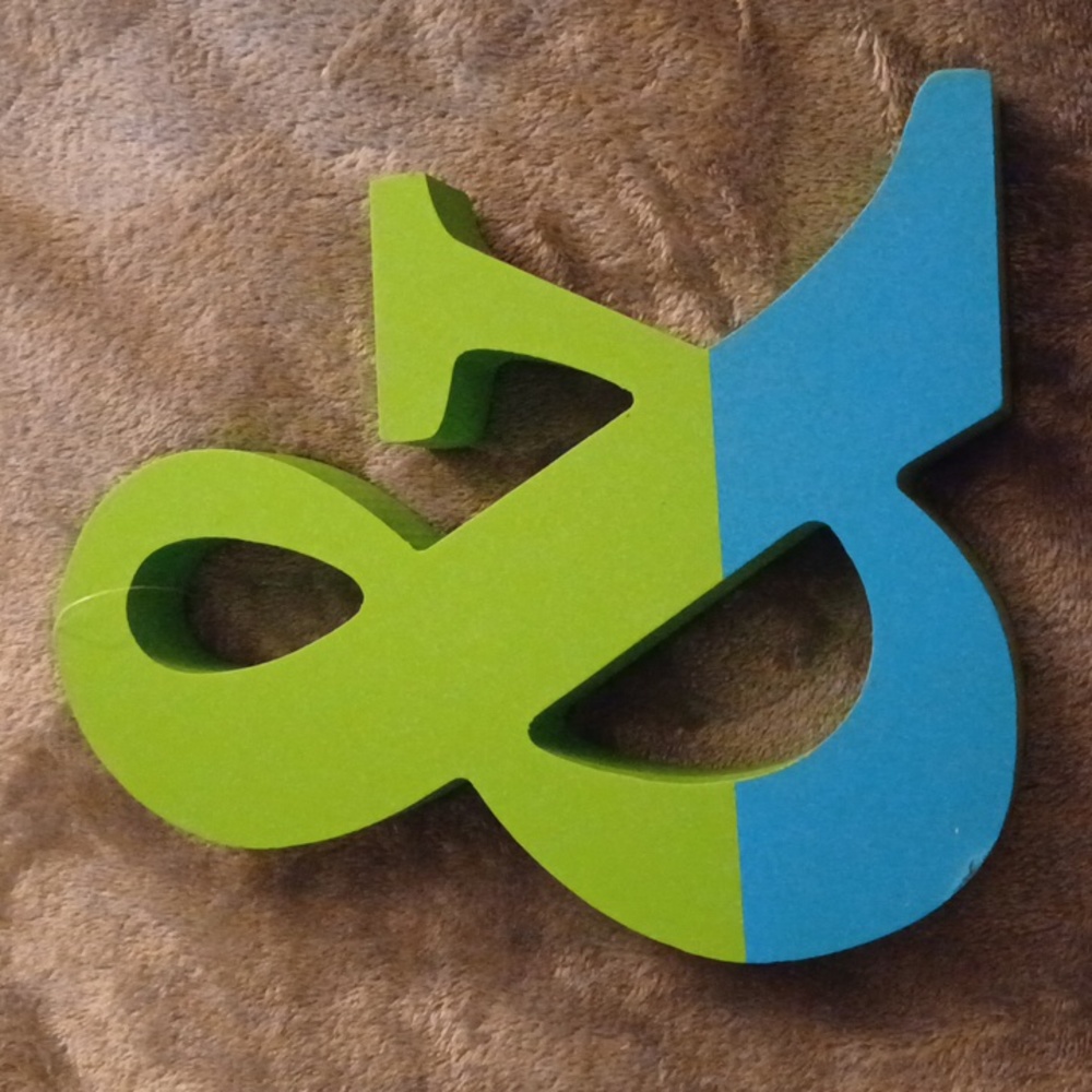 & WOODEN SIGN NEW
